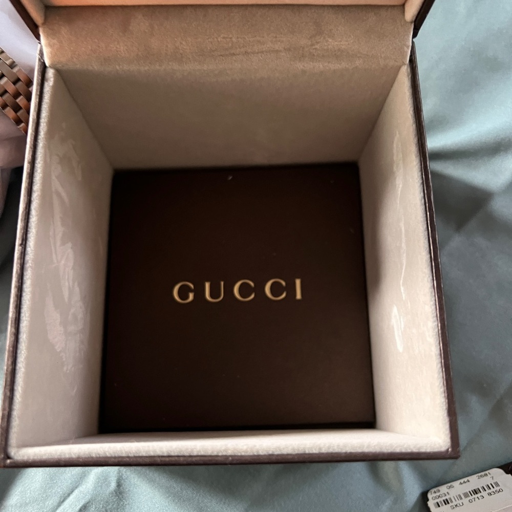 ⭐️ YEAR END SALE ⭐️ GUCCI DIAMOND WATCH - Picture 11 of 14